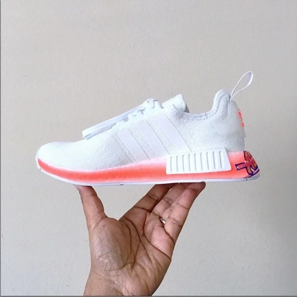 Adidas NMD R1 Urban Graffiti Sneakers - www.sanvalentin.cl